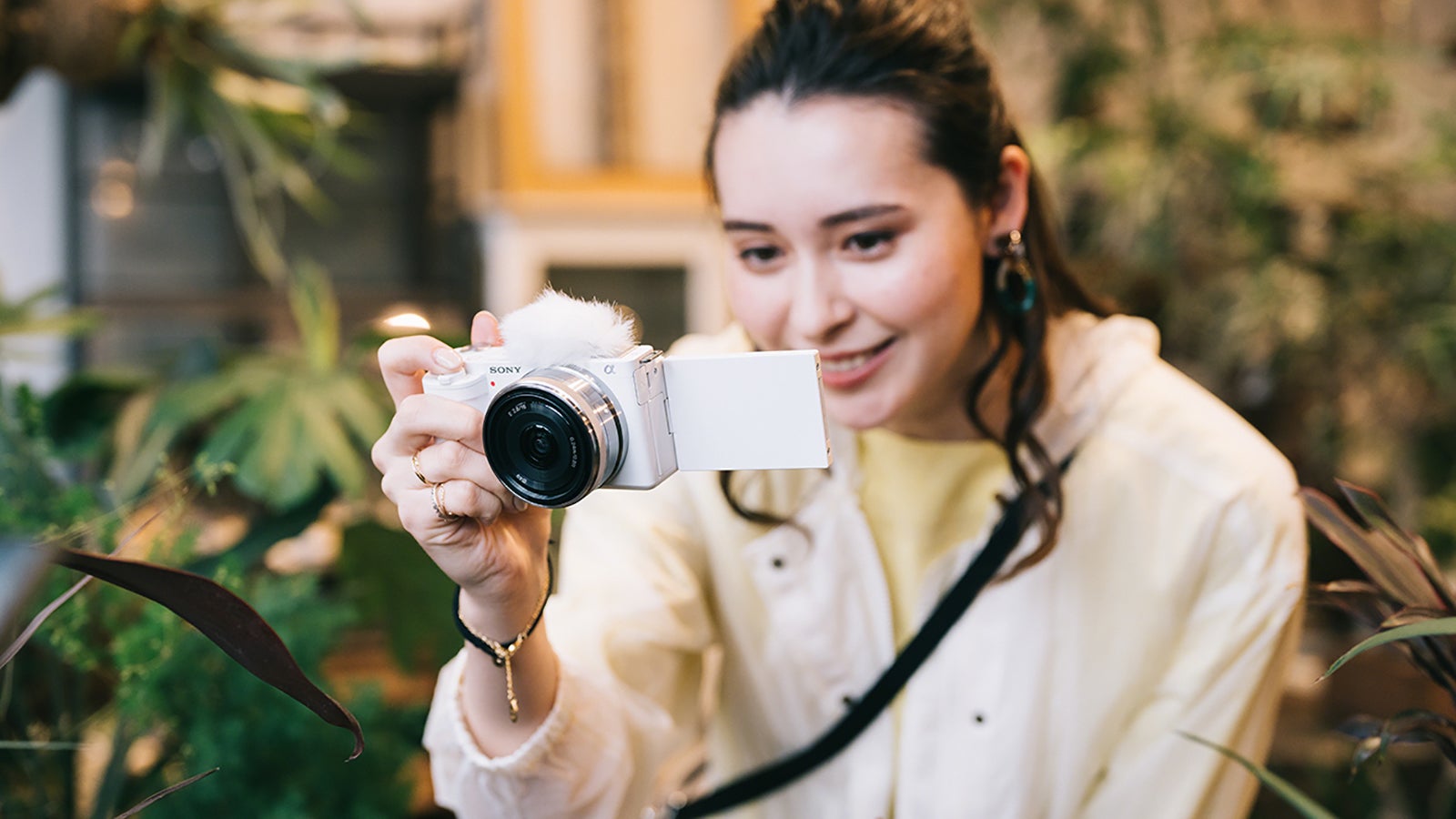 Sony ZV-E10: The Ultimate Vlogging Camera for Content Creators